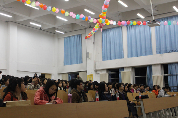 03-讲座现场.jpg