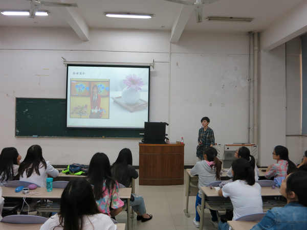 2-化妆礼仪讲座现场2.JPG