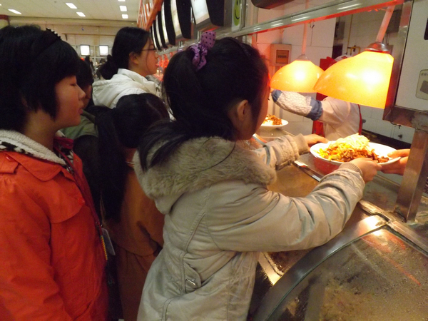 03食堂就餐.jpg