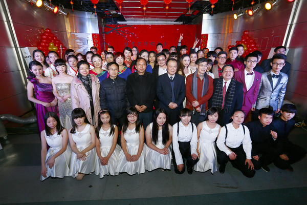 09-晚会合影.jpg