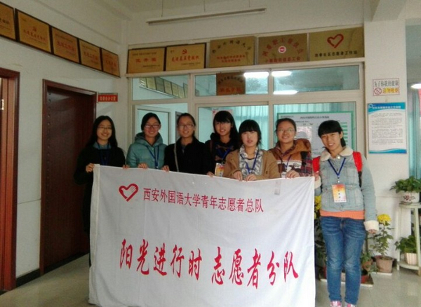 01志愿者合影.jpg