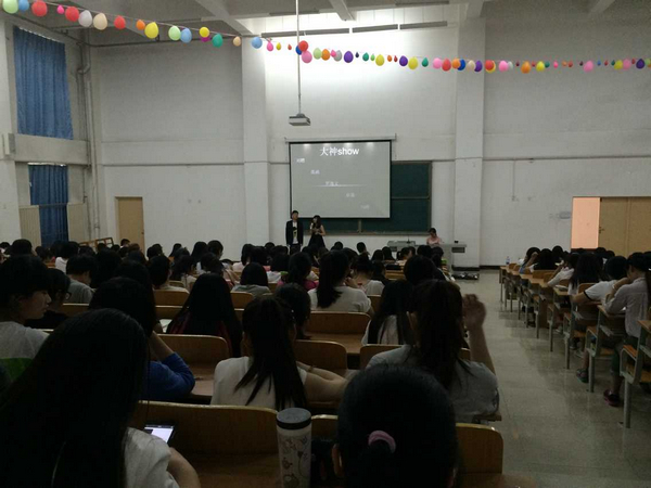 02-主持人宣布会议开始.jpg