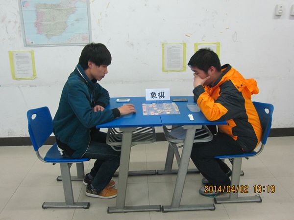 05_智力体育比赛象棋项目小组赛进行中.JPG