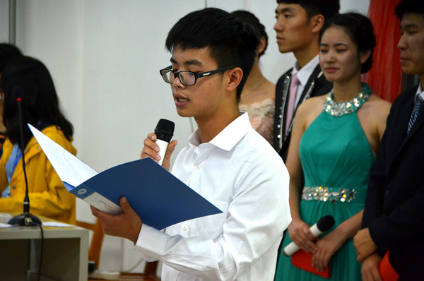 2学生代表讲话.jpg