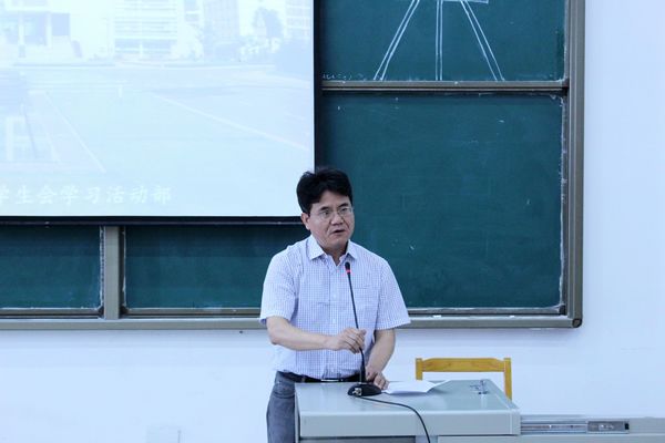 1 毋育新院长讲话.JPG