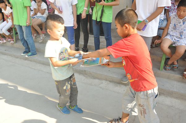 11 活动:趣味运动会:“快,接力!” 供图:曹昀钰彦_副本.jpg